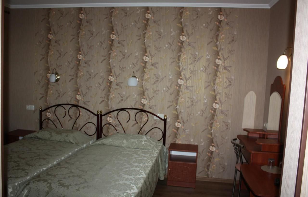 Отель Hotel Gostynnyi Dvir Буча-15